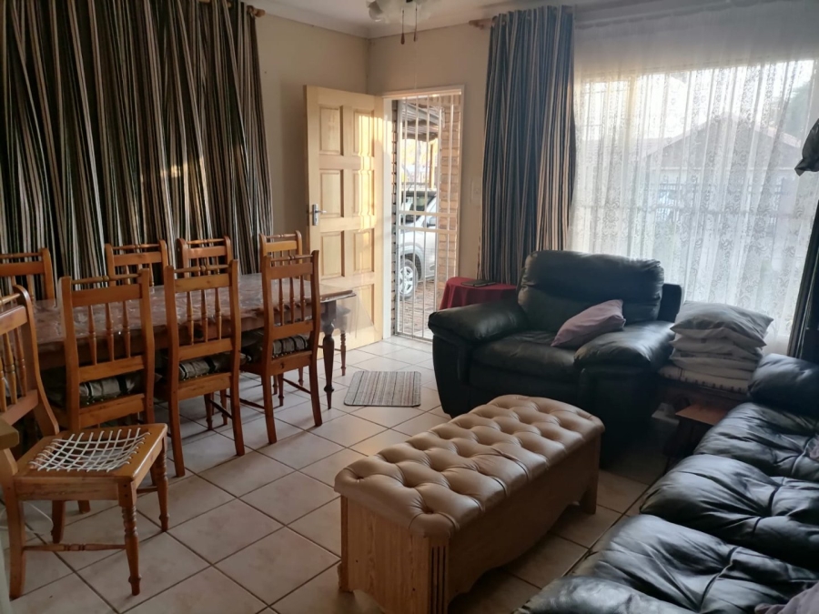 5 Bedroom Property for Sale in Annlin Gauteng