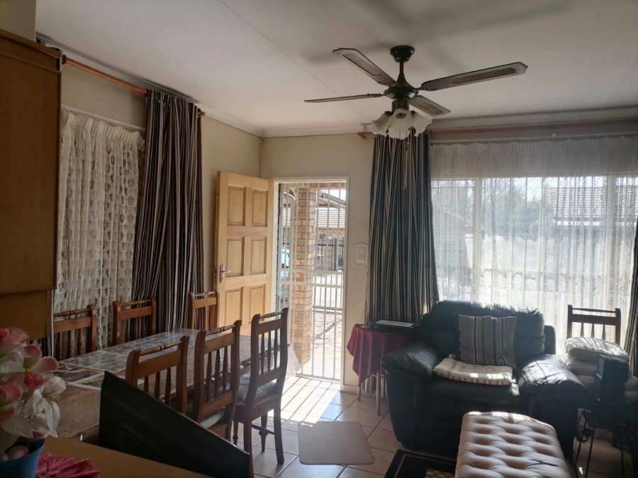 5 Bedroom Property for Sale in Annlin Gauteng