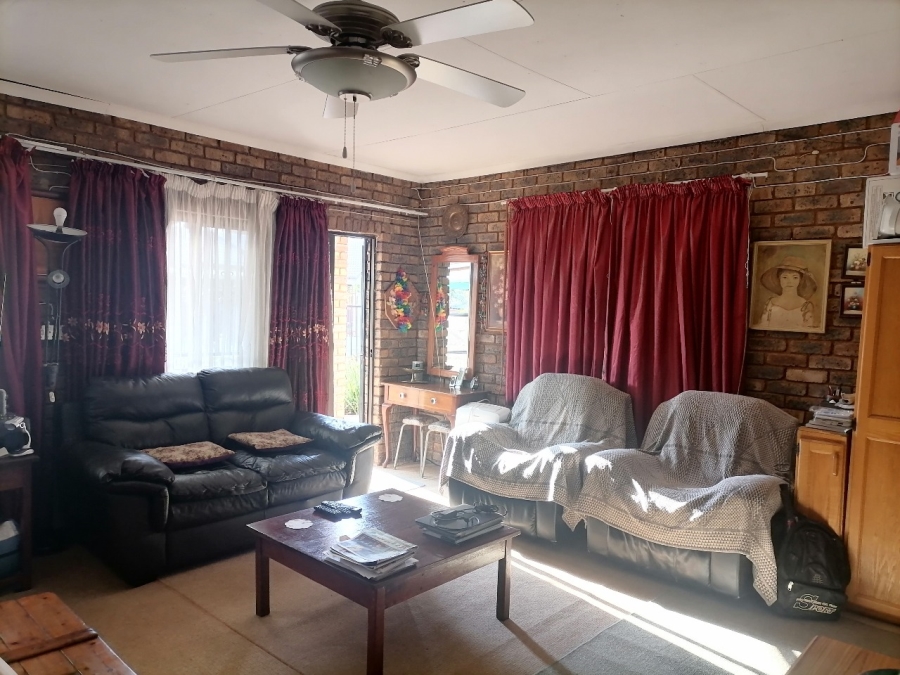 5 Bedroom Property for Sale in Annlin Gauteng