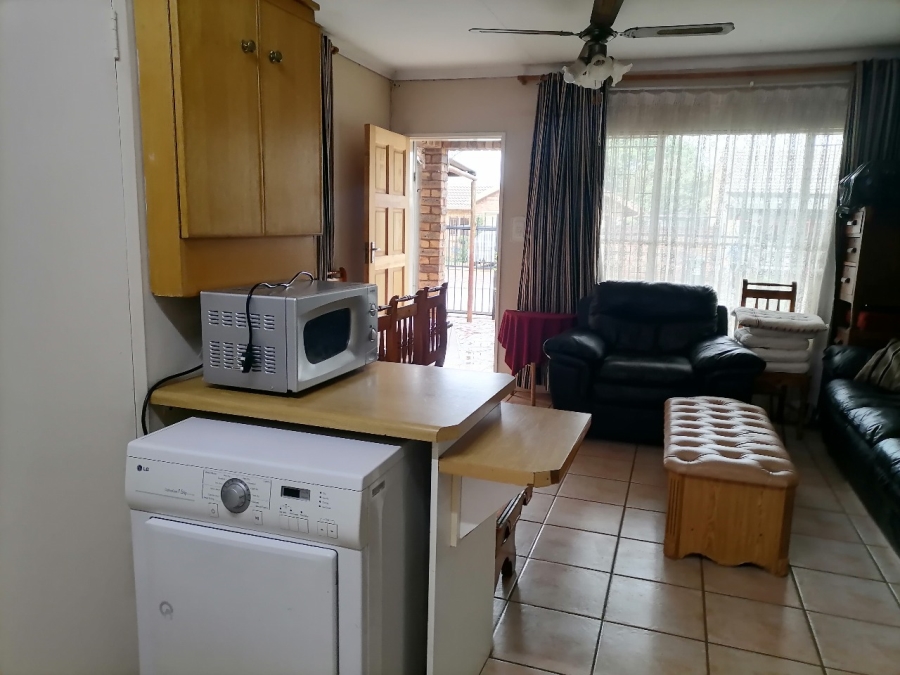 5 Bedroom Property for Sale in Annlin Gauteng