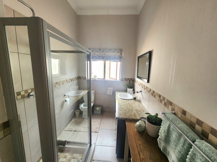 4 Bedroom Property for Sale in Zambezi Country Estate Gauteng