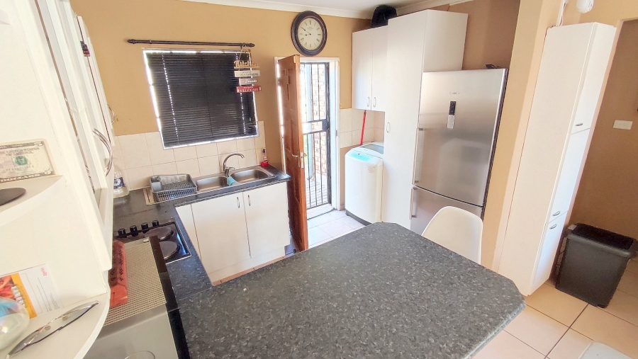 2 Bedroom Property for Sale in Heuwelsig Estate Gauteng