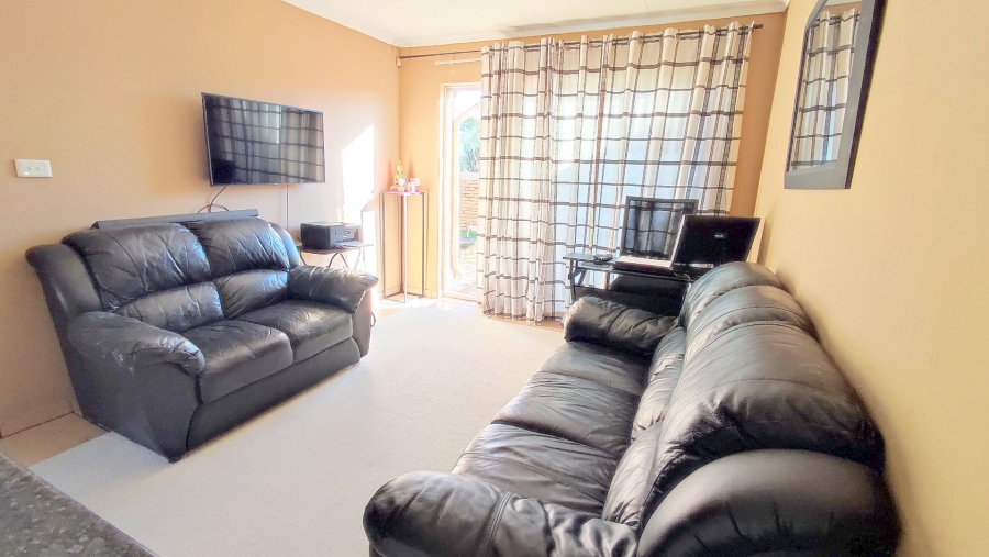 2 Bedroom Property for Sale in Heuwelsig Estate Gauteng