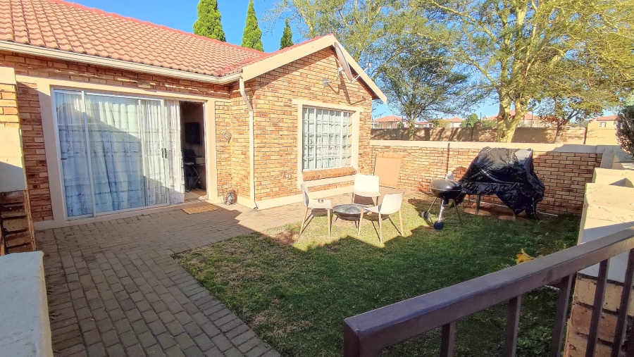 2 Bedroom Property for Sale in Heuwelsig Estate Gauteng