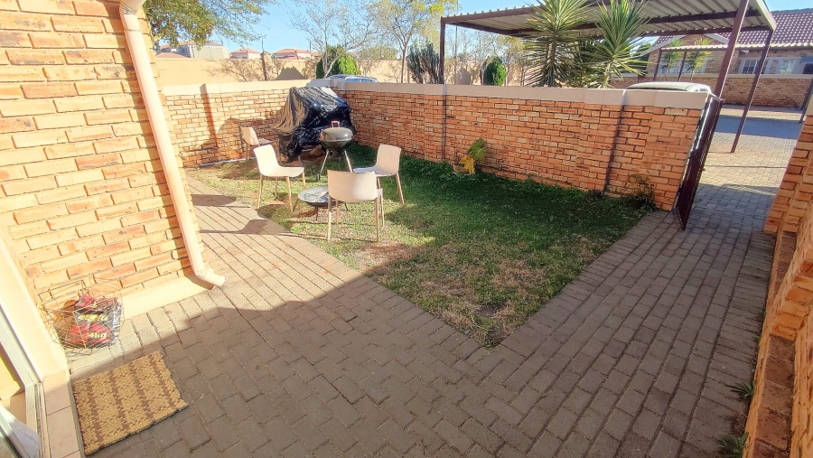 2 Bedroom Property for Sale in Heuwelsig Estate Gauteng