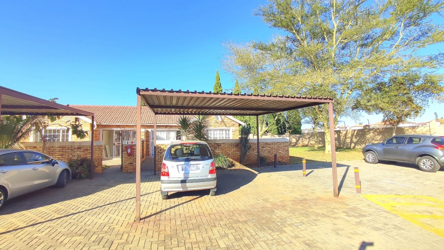 2 Bedroom Property for Sale in Heuwelsig Estate Gauteng