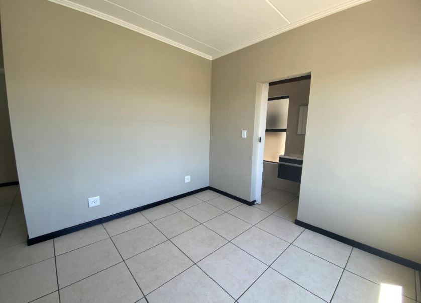 2 Bedroom Property for Sale in Greenstone Hill Gauteng