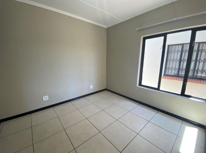 2 Bedroom Property for Sale in Greenstone Hill Gauteng