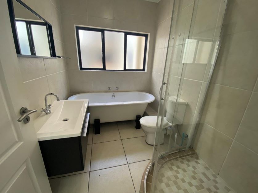 2 Bedroom Property for Sale in Greenstone Hill Gauteng