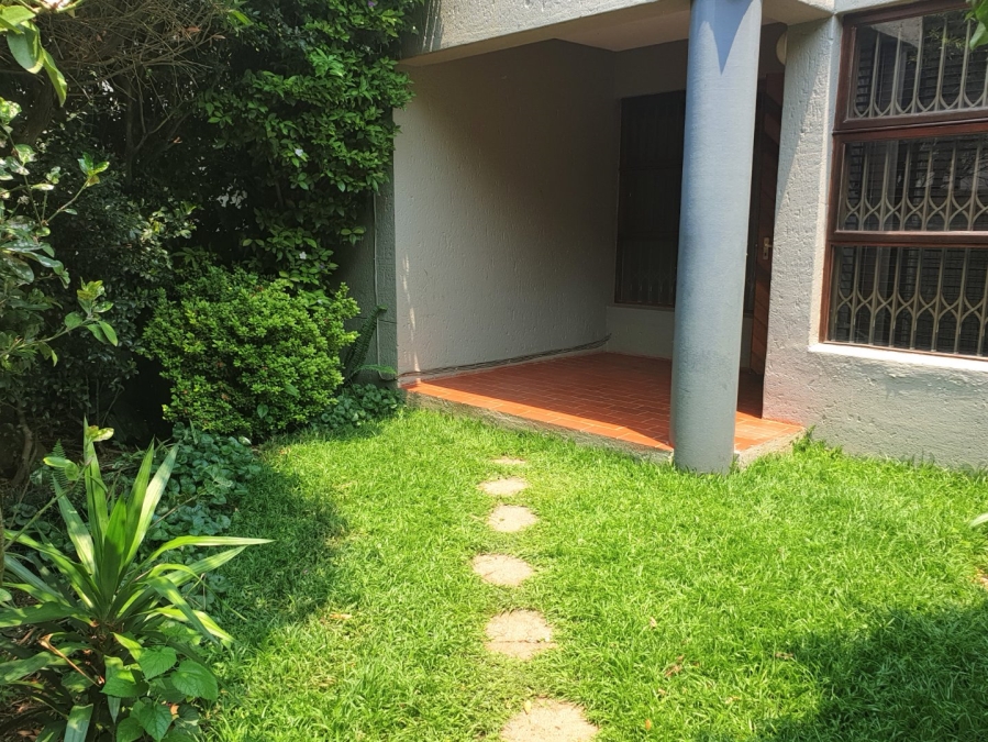 To Let 2 Bedroom Property for Rent in Illovo Gauteng