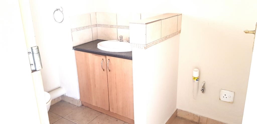 To Let 2 Bedroom Property for Rent in Claremont Gauteng