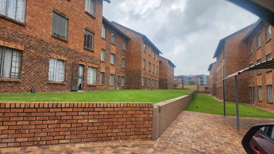 1 Bedroom Property for Sale in Grand Central Gauteng