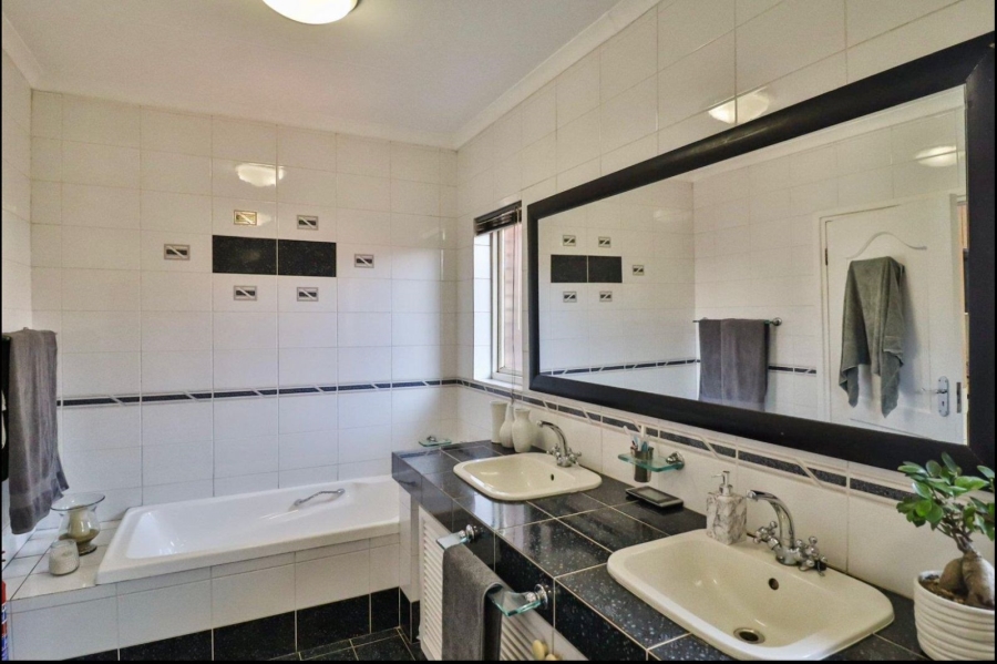 3 Bedroom Property for Sale in Bryanston Gauteng