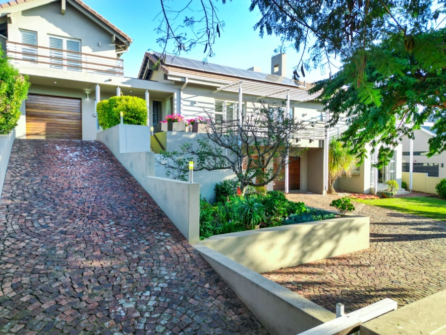 5 Bedroom Property for Sale in Copperleaf Estate Gauteng