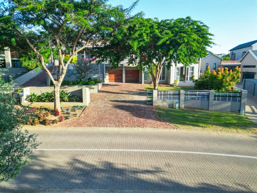 5 Bedroom Property for Sale in Copperleaf Estate Gauteng