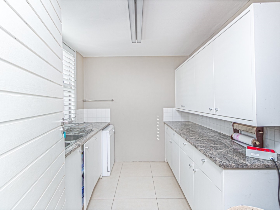 5 Bedroom Property for Sale in Copperleaf Estate Gauteng