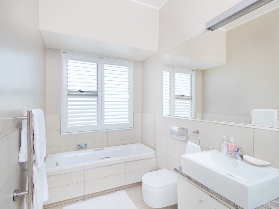 5 Bedroom Property for Sale in Copperleaf Estate Gauteng