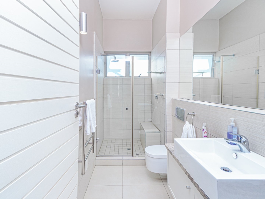 5 Bedroom Property for Sale in Copperleaf Estate Gauteng