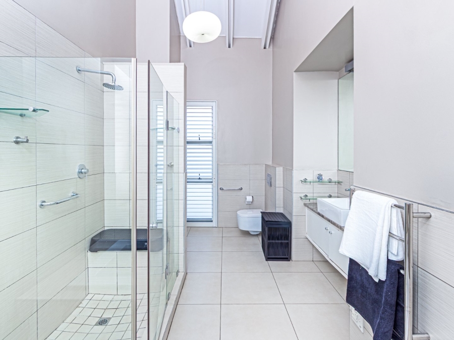 5 Bedroom Property for Sale in Copperleaf Estate Gauteng
