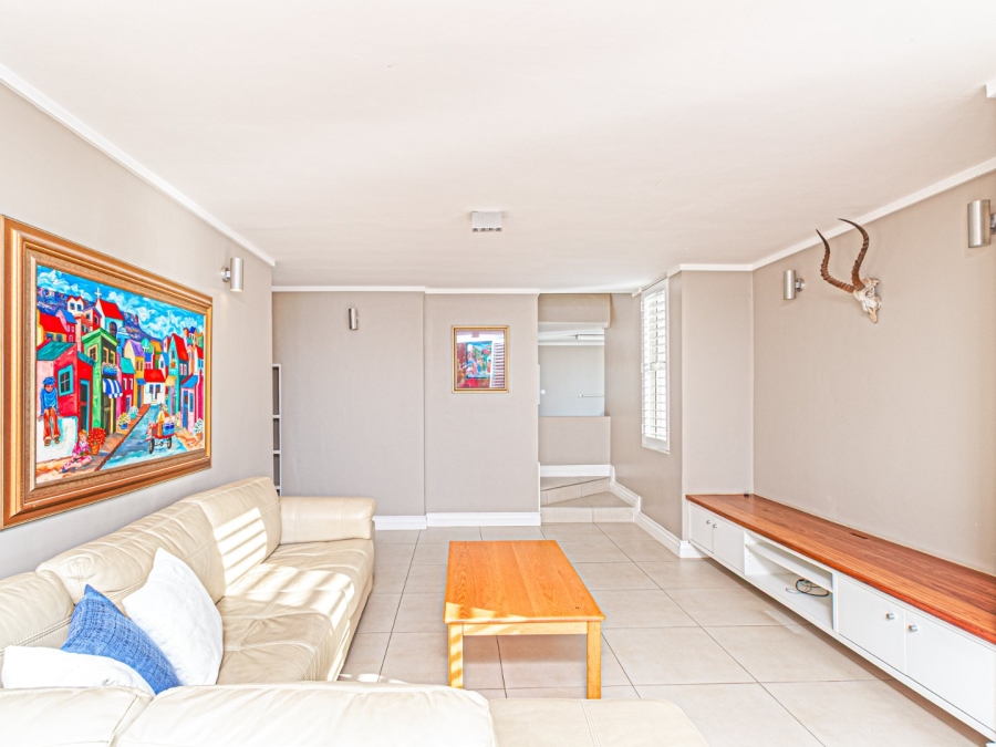 5 Bedroom Property for Sale in Copperleaf Estate Gauteng