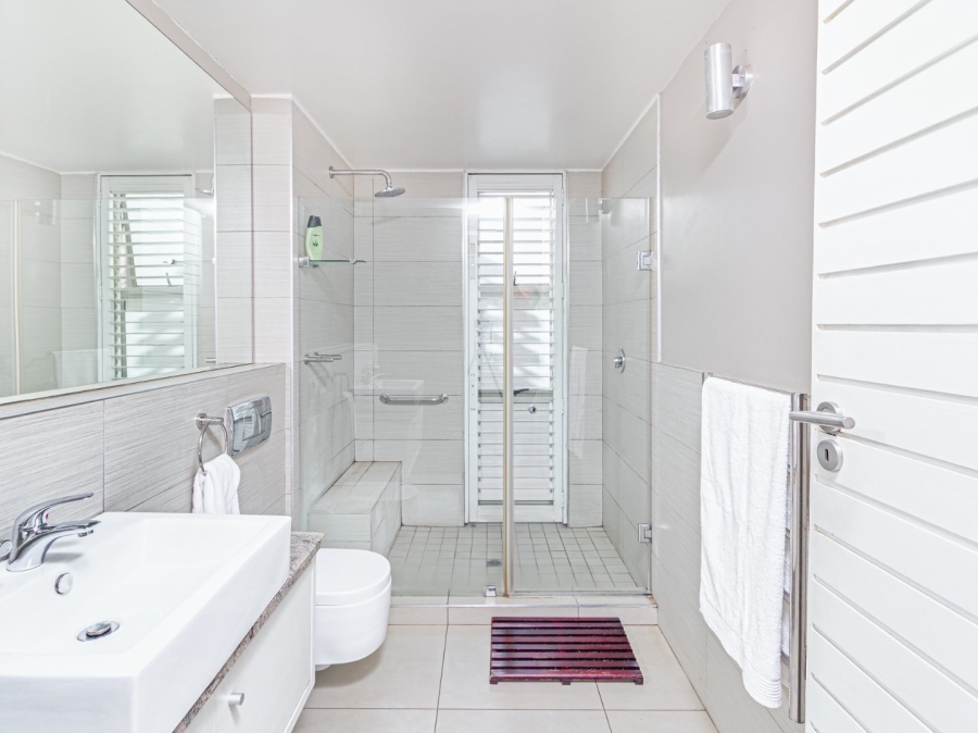 5 Bedroom Property for Sale in Copperleaf Estate Gauteng