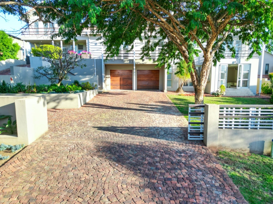 5 Bedroom Property for Sale in Copperleaf Estate Gauteng