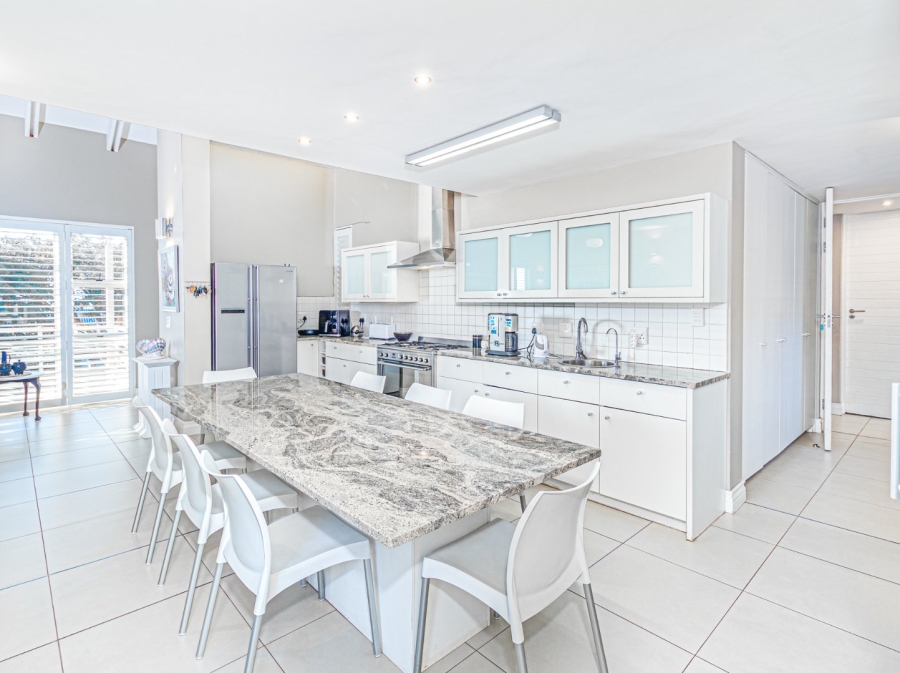 5 Bedroom Property for Sale in Copperleaf Estate Gauteng