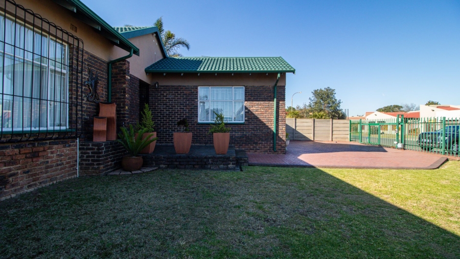 4 Bedroom Property for Sale in Bonaero Park Gauteng