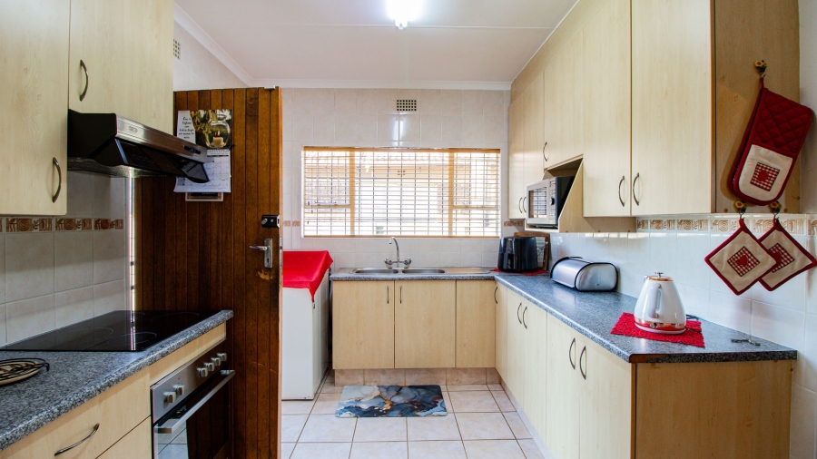 4 Bedroom Property for Sale in Bonaero Park Gauteng