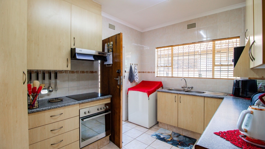 4 Bedroom Property for Sale in Bonaero Park Gauteng