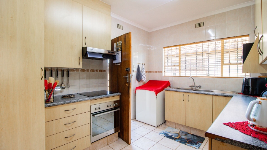 4 Bedroom Property for Sale in Bonaero Park Gauteng
