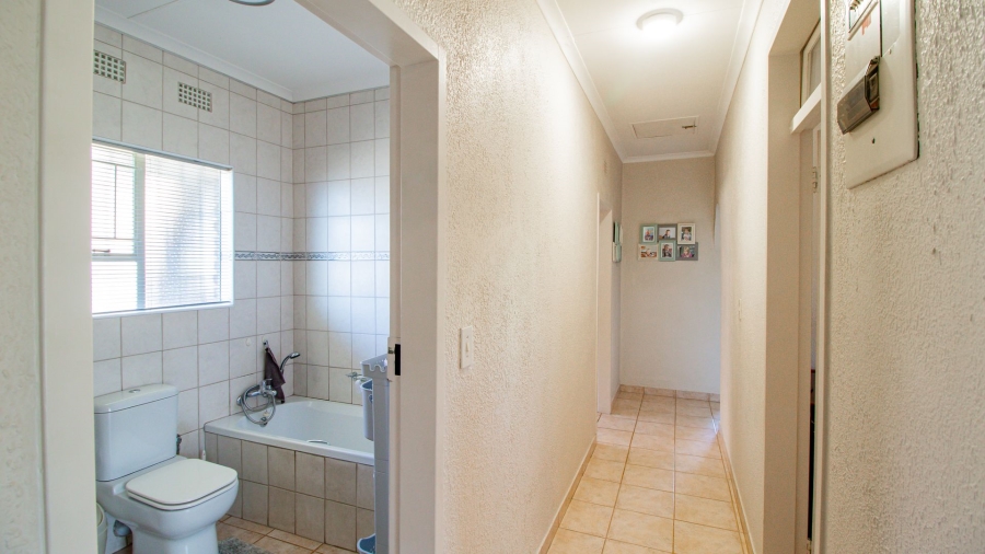4 Bedroom Property for Sale in Bonaero Park Gauteng