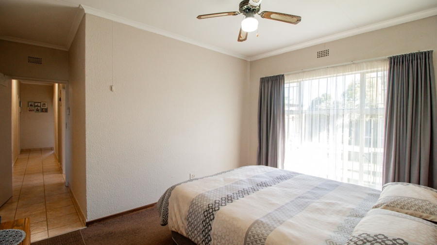 4 Bedroom Property for Sale in Bonaero Park Gauteng