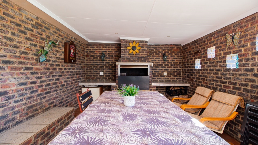 4 Bedroom Property for Sale in Bonaero Park Gauteng