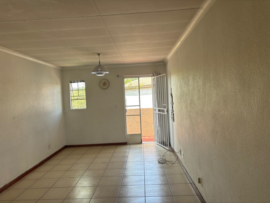 1 Bedroom Property for Sale in Vorna Valley Gauteng