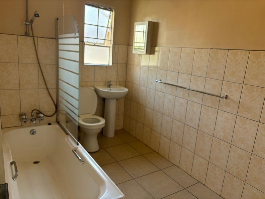 1 Bedroom Property for Sale in Vorna Valley Gauteng