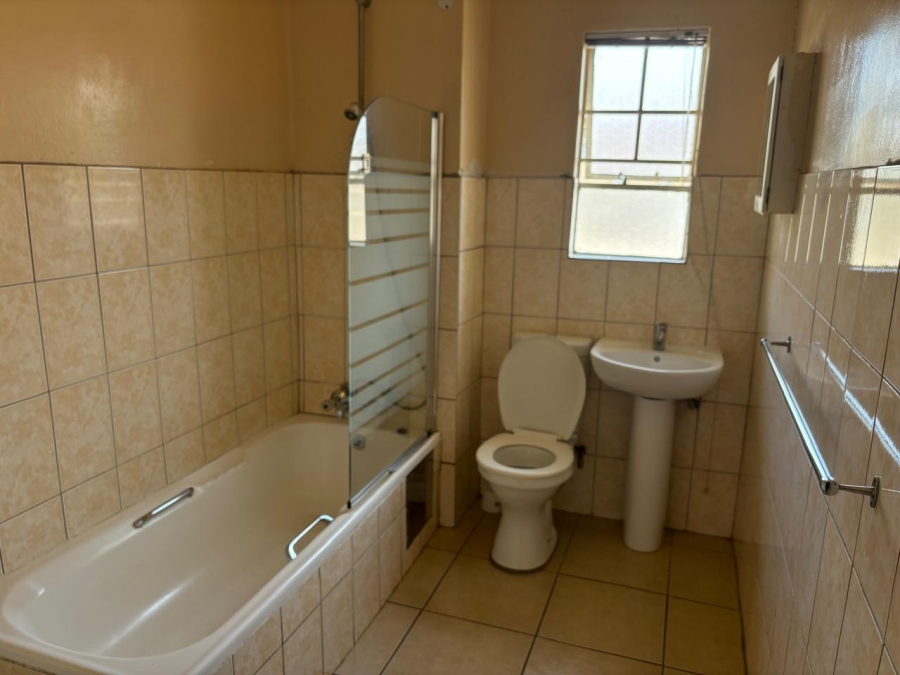 1 Bedroom Property for Sale in Vorna Valley Gauteng