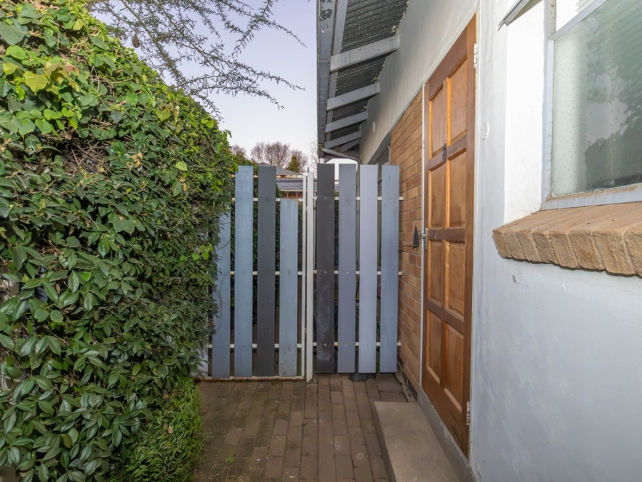 6 Bedroom Property for Sale in Edenvale Central Gauteng
