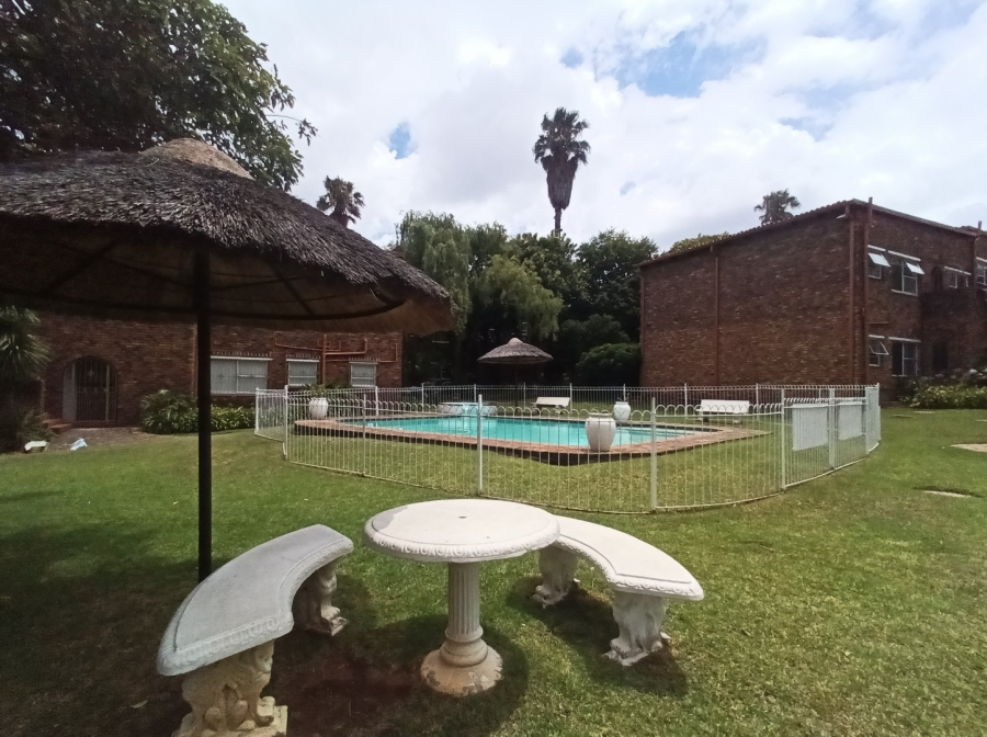 To Let 2 Bedroom Property for Rent in Atholl Gauteng