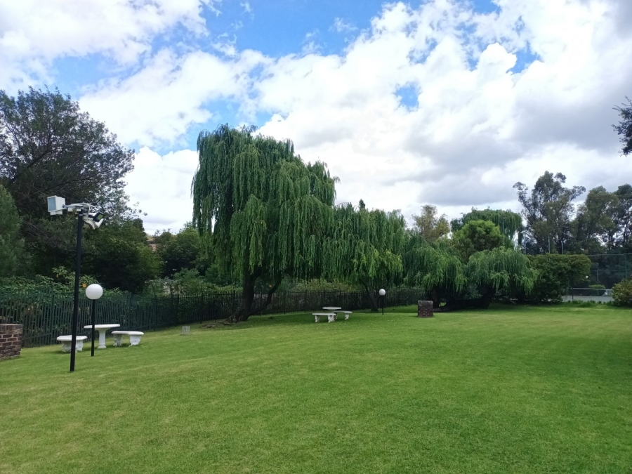 To Let 2 Bedroom Property for Rent in Atholl Gauteng