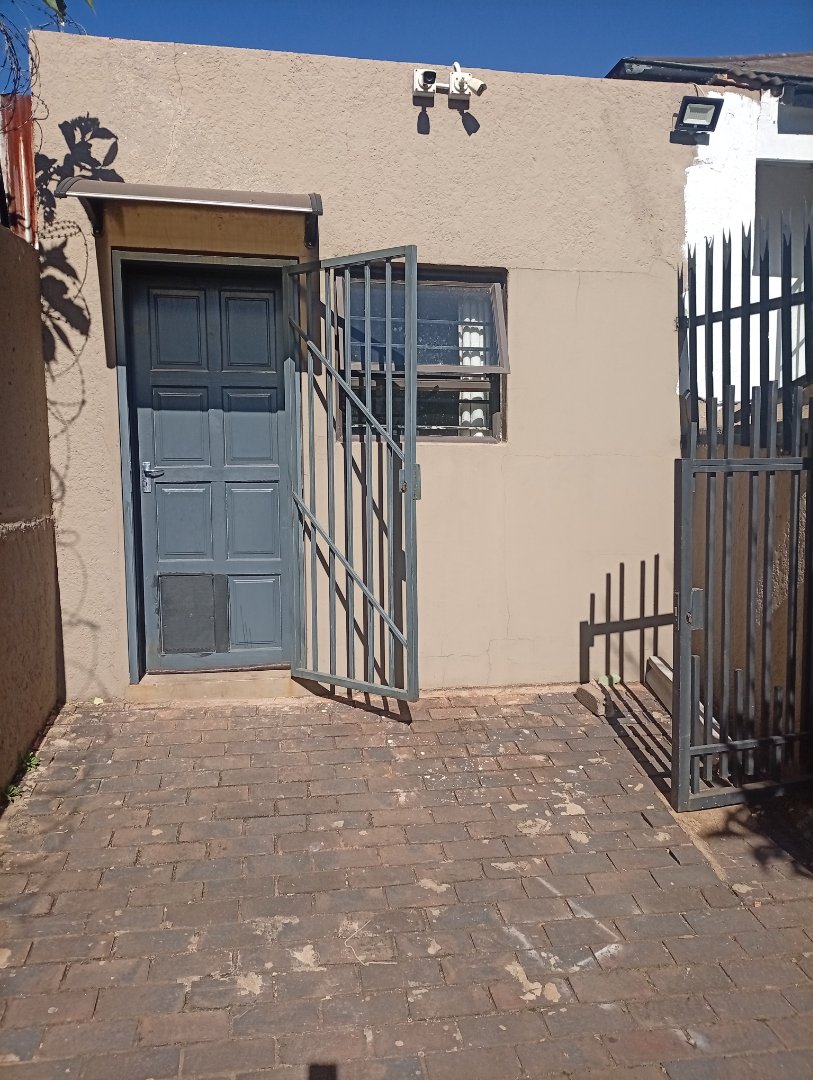 13 Bedroom Property for Sale in Brixton Gauteng