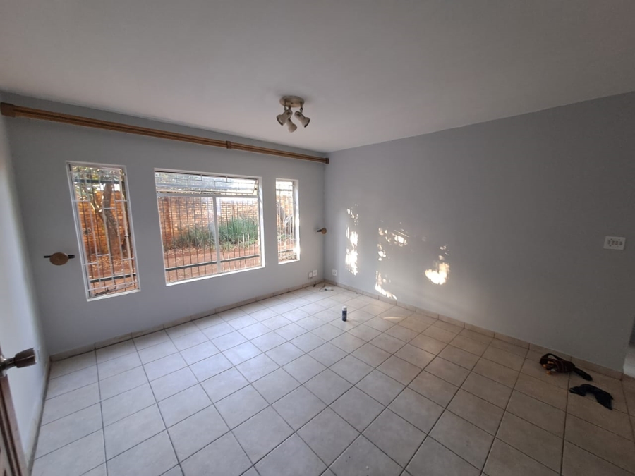 To Let 2 Bedroom Property for Rent in Clubview Gauteng