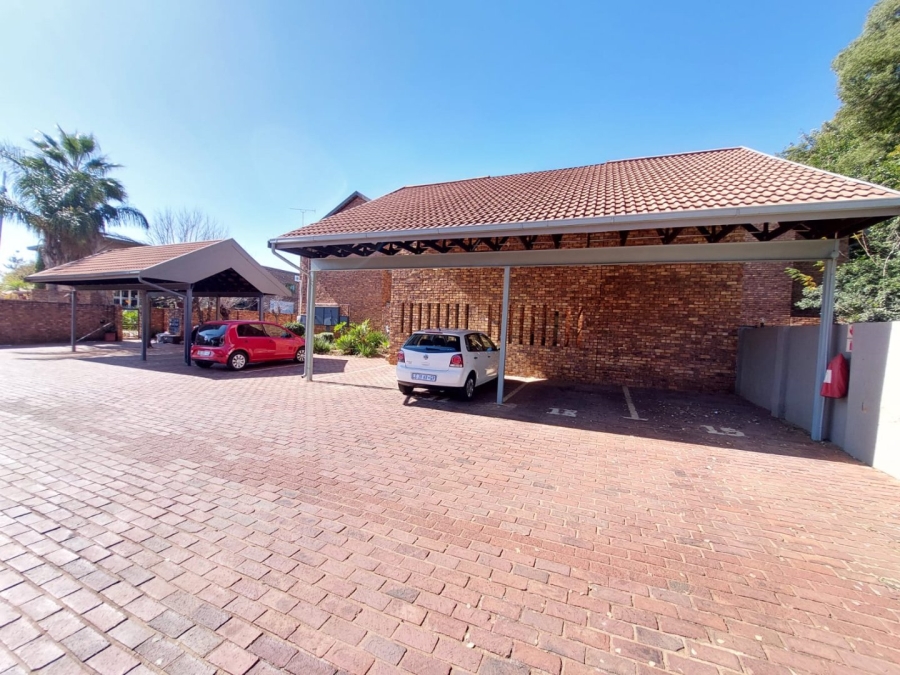 To Let 2 Bedroom Property for Rent in Clubview Gauteng