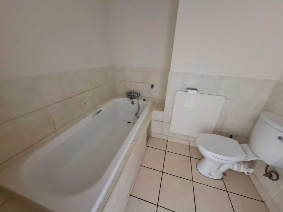 2 Bedroom Property for Sale in Zwartkop Gauteng