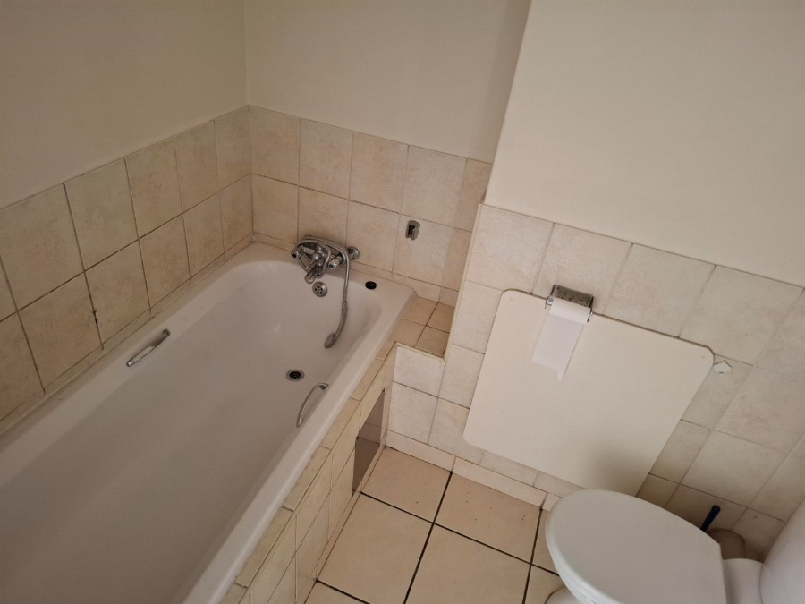 2 Bedroom Property for Sale in Zwartkop Gauteng