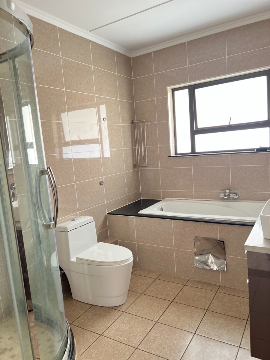 To Let 3 Bedroom Property for Rent in Broadacres Gauteng