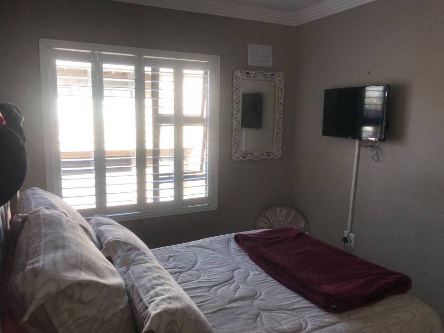 3 Bedroom Property for Sale in Azaadville Gardens Gauteng