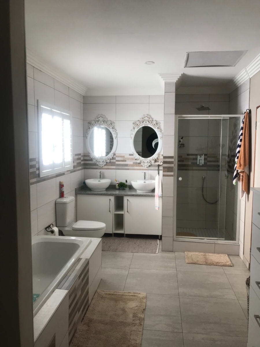 3 Bedroom Property for Sale in Azaadville Gardens Gauteng