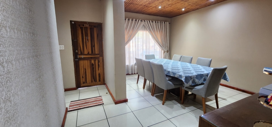 5 Bedroom Property for Sale in Erasmia Gauteng