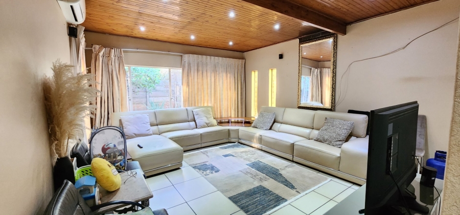5 Bedroom Property for Sale in Erasmia Gauteng